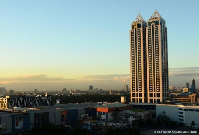 Family Staycation With Pool Manila Exterior photo